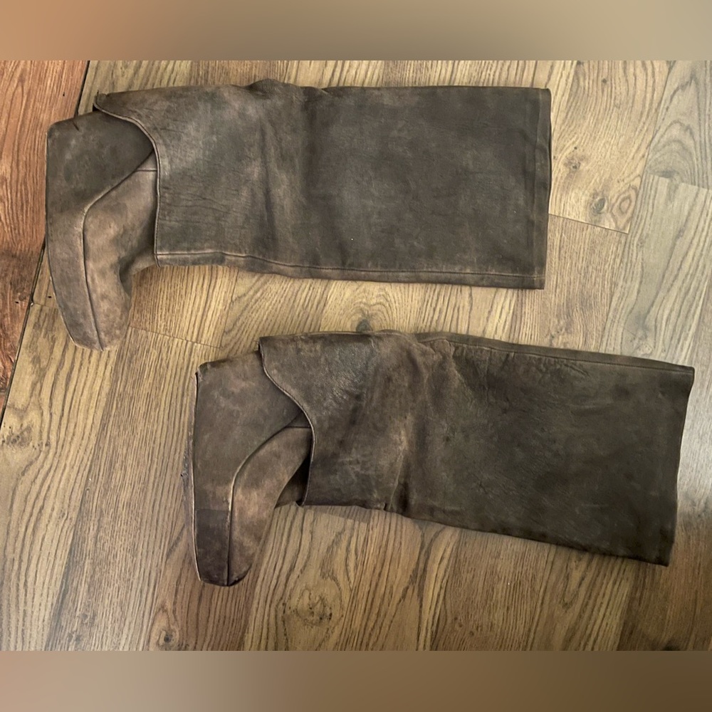 Vintage Elizabeth and James folded suede boots